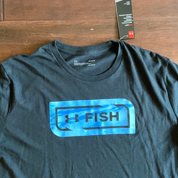 NWT Under Armour Fish Black and Blue T-Shirt Men’s Large - Picture 1 of 4